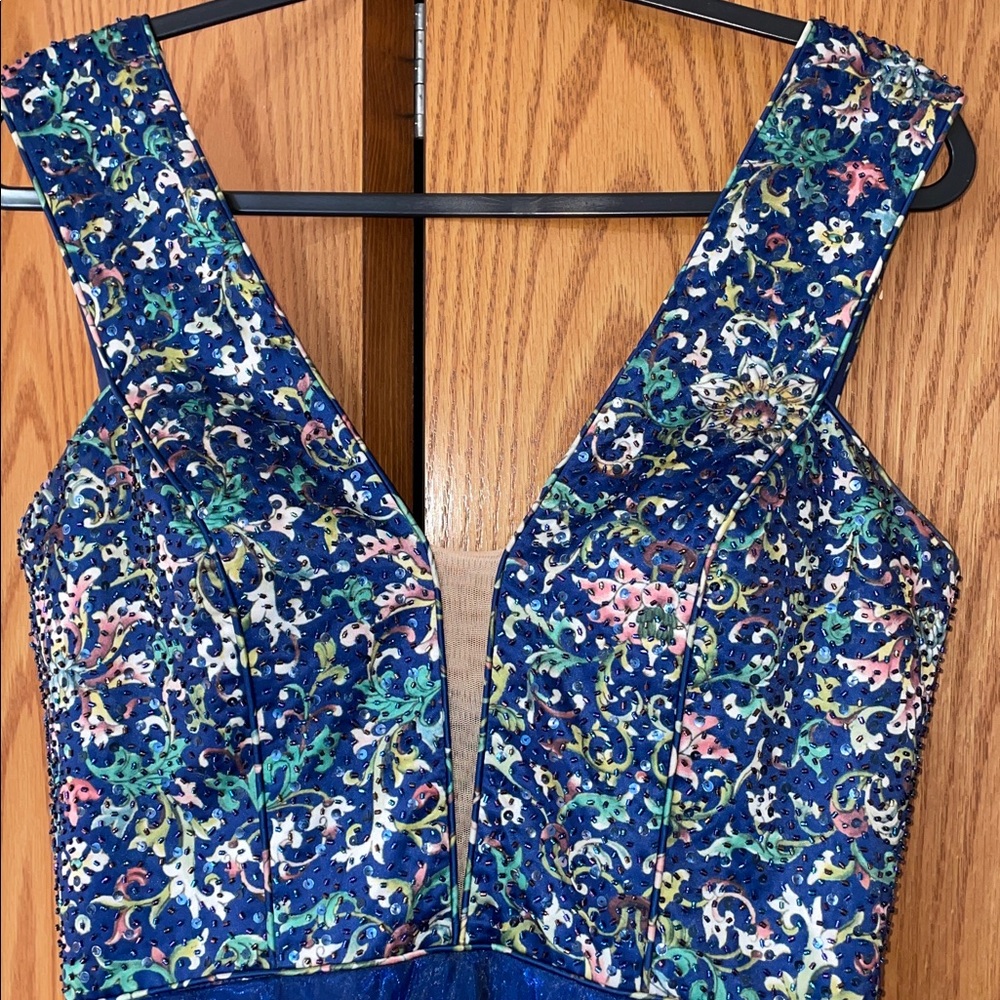 Elegant Blue Floral Evening Gown - Picture 8 of 11